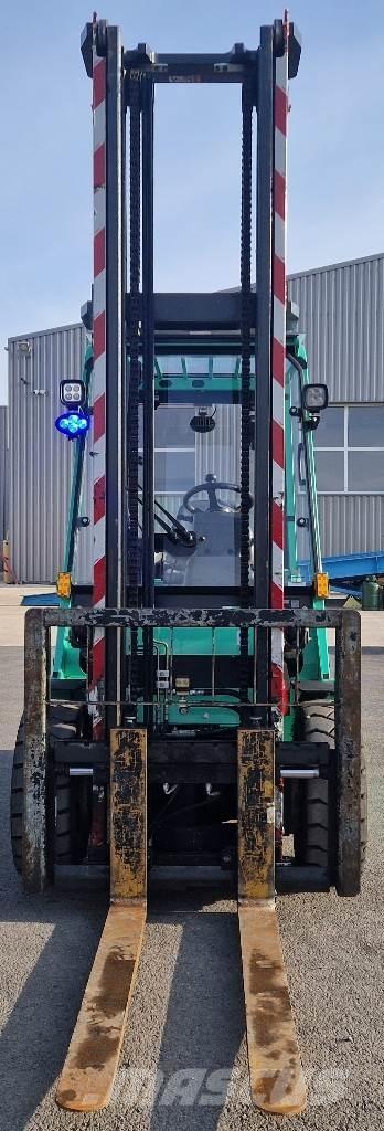 Mitsubishi FD30N Reachtruck voor hoog niveau
