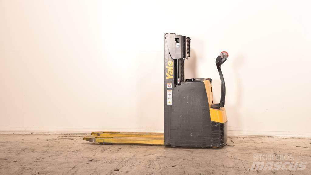 Yale MS 14 AC Meeloop stapelaar