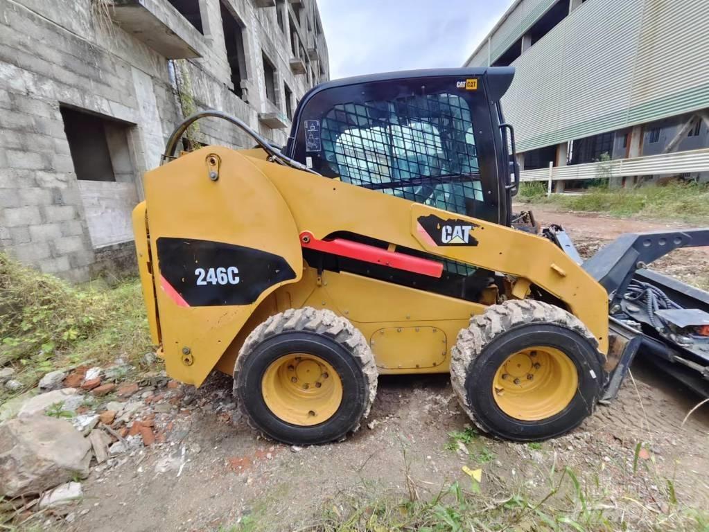 CAT 246C Schrankladers
