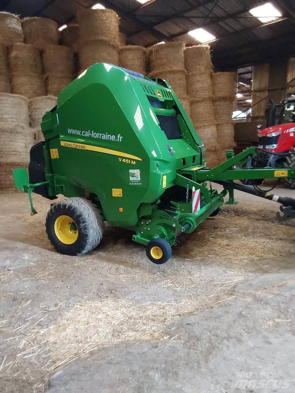 John Deere V 451 M Ronde-balenpersen