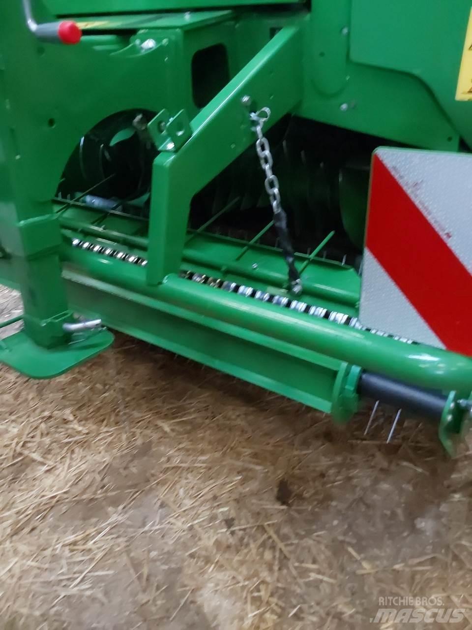 John Deere V 451 M Ronde-balenpersen