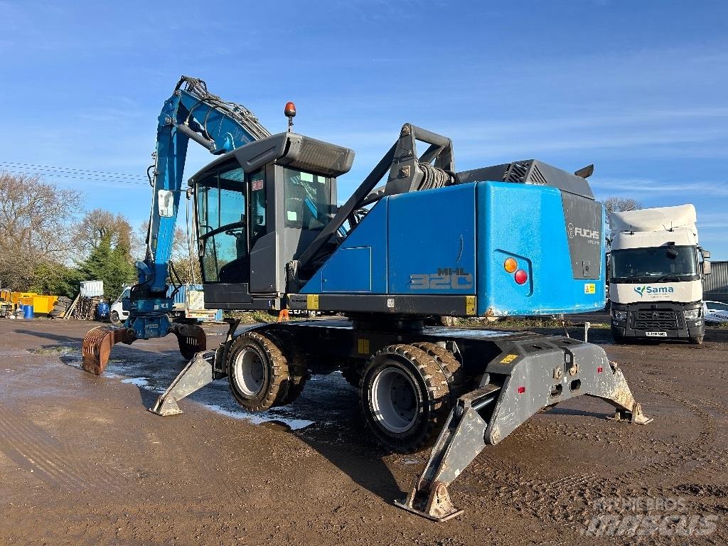 Fuchs MHL 320 T4F Waste / industry handlers