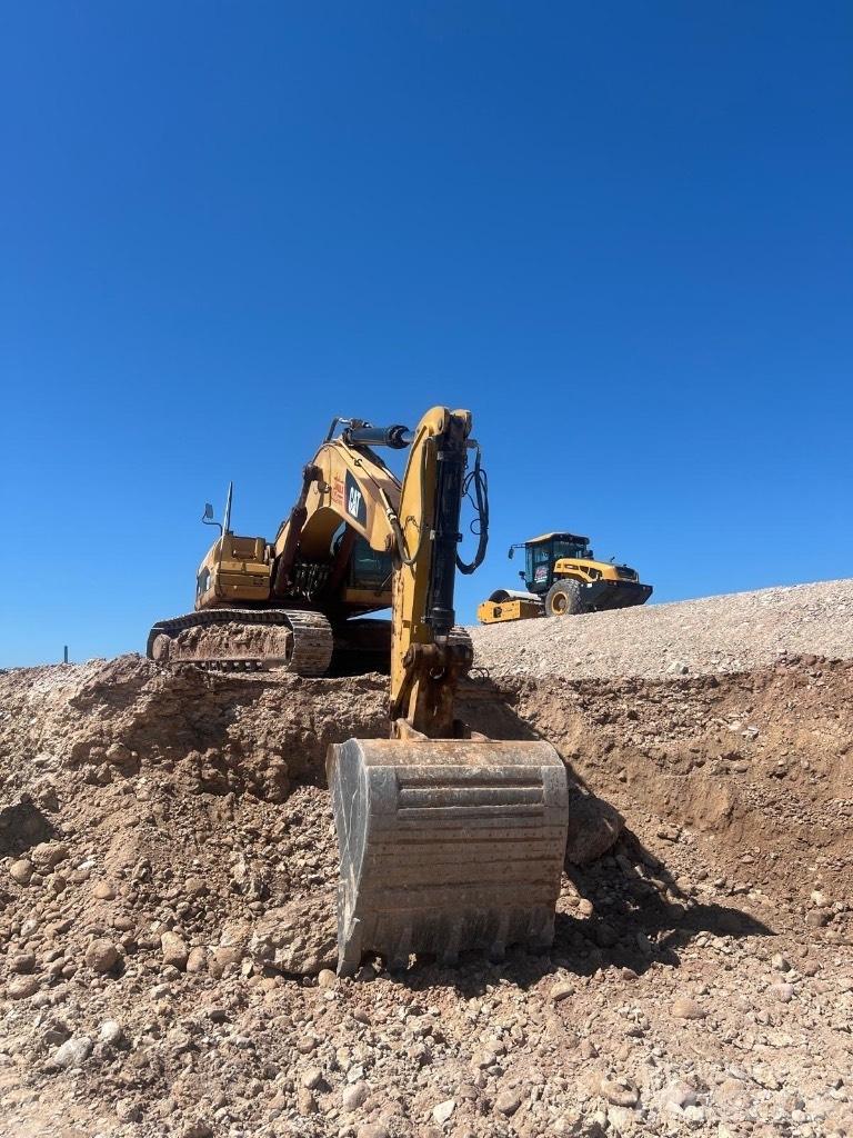CAT 330 D L ME Rupsgraafmachines