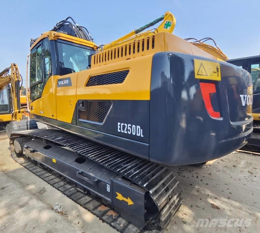 Volvo EC 250 D L Rupsgraafmachines