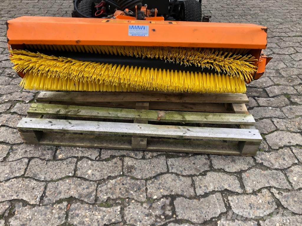 Iseki KL 110 Veegmachines