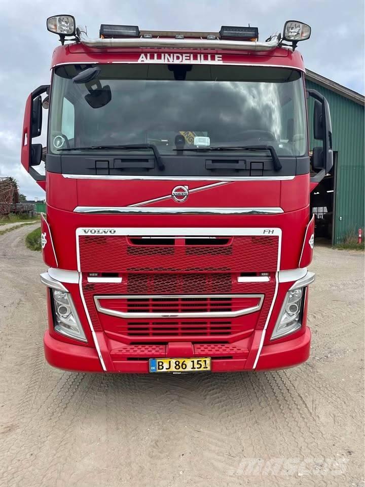 Volvo FH 500 Vlakke laadvloer met kraan