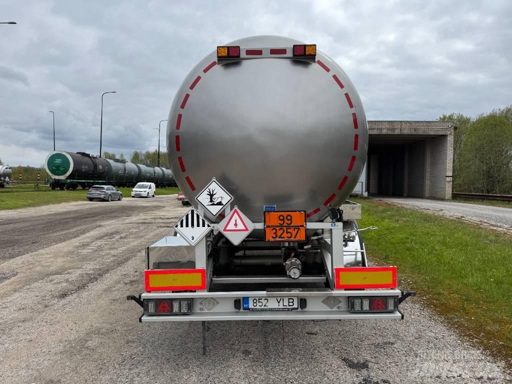 Feldbinder TSA 32.3 Tankwagen