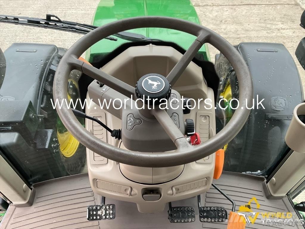 John Deere 6100 M Tractoren