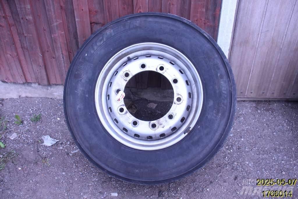 Michelin X MULTI Banden, wielen en velgen