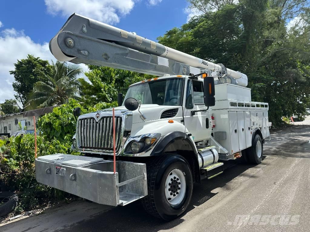 International 7300 Auto hoogwerkers
