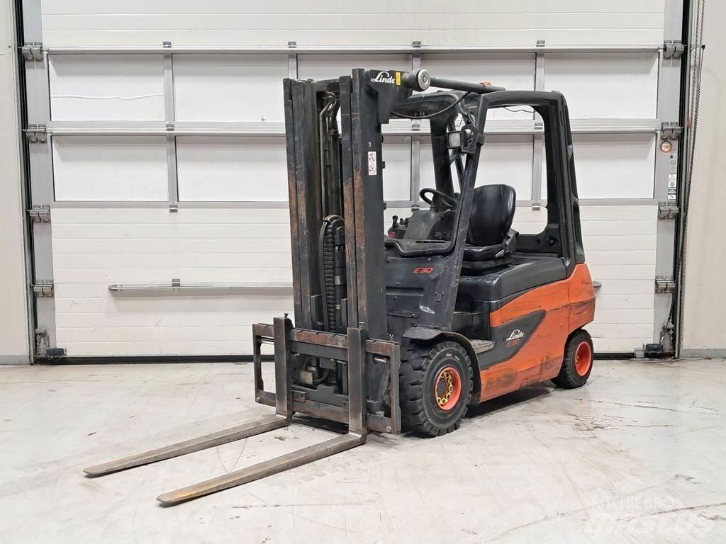 Linde E30-01 Elektrische heftrucks