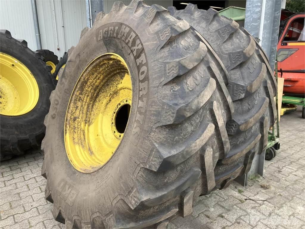 BKT 650/85R38 Banden, wielen en velgen