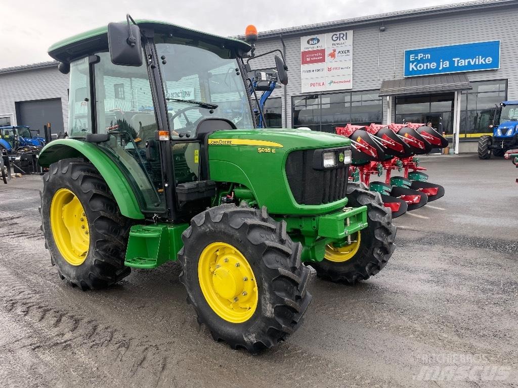 John Deere 5055 E Tractoren