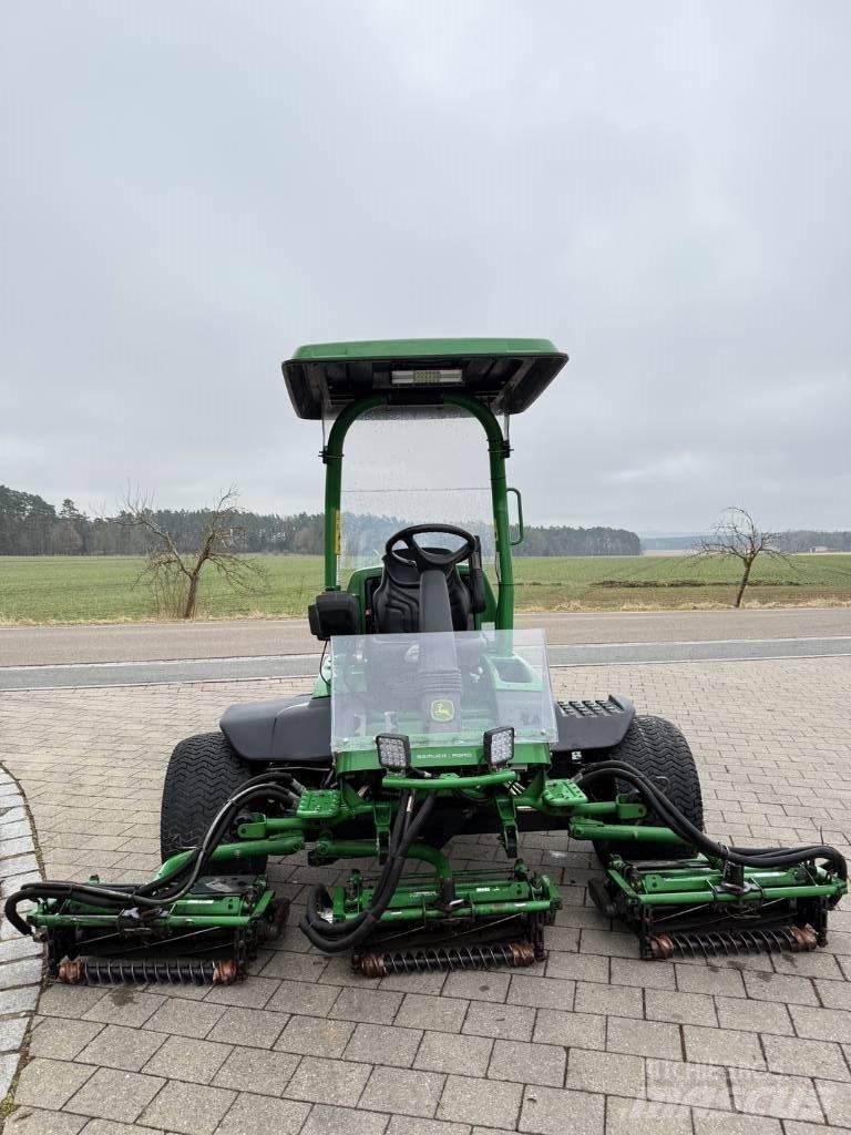 John Deere 8700 A Golfbaanmaaiers