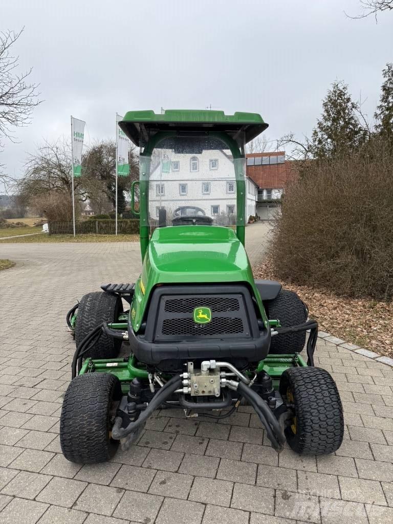 John Deere 8700 A Golfbaanmaaiers
