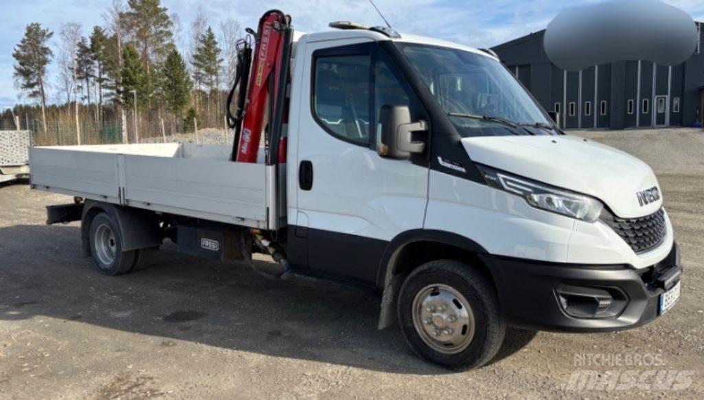 Iveco Iveco Daily Vlakke laadvloer met kraan