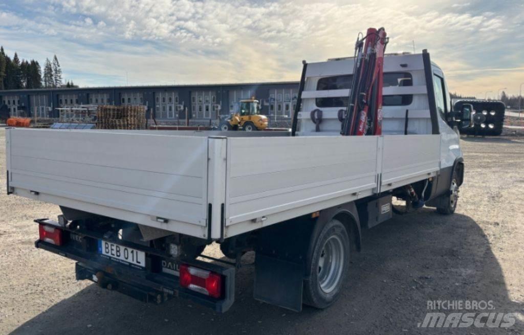 Iveco Iveco Daily Vlakke laadvloer met kraan