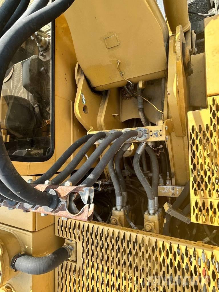 CAT 214 Wielgraafmachines