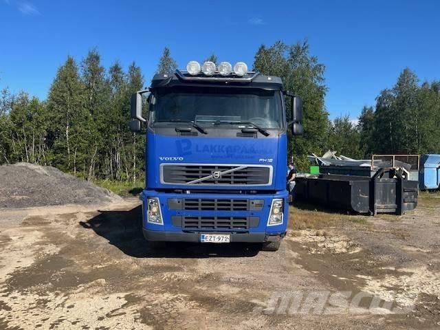 Volvo FH12 Vlakke laadvloer met kraan