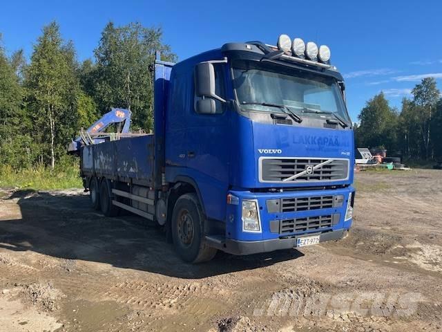 Volvo FH12 Vlakke laadvloer met kraan