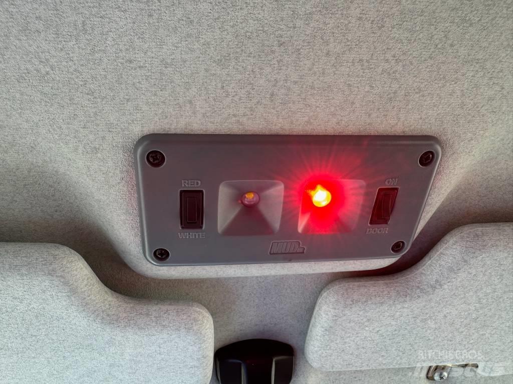 Land Rover Defender Auto's