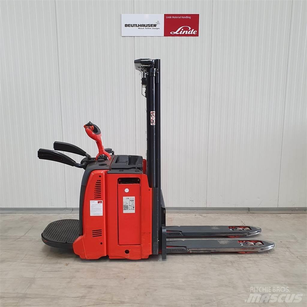 Linde D12AP Meeloop stapelaar