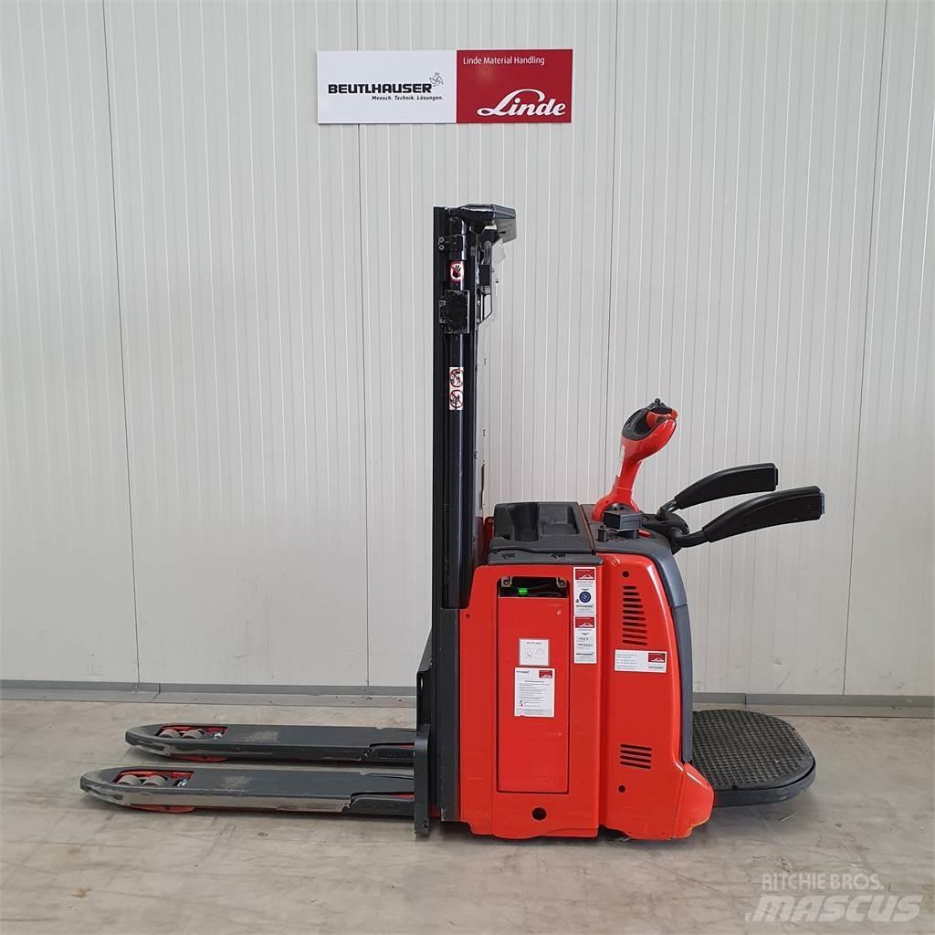 Linde D12AP Meeloop stapelaar
