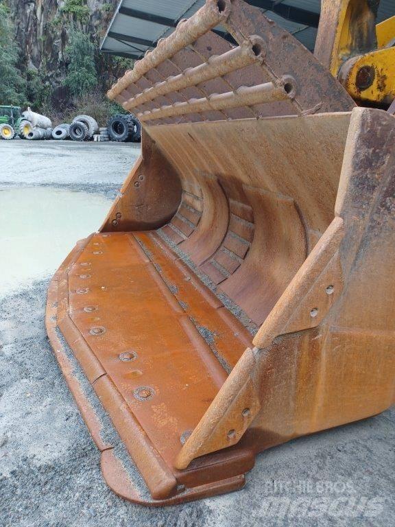 Komatsu WA800-3 Wielladers