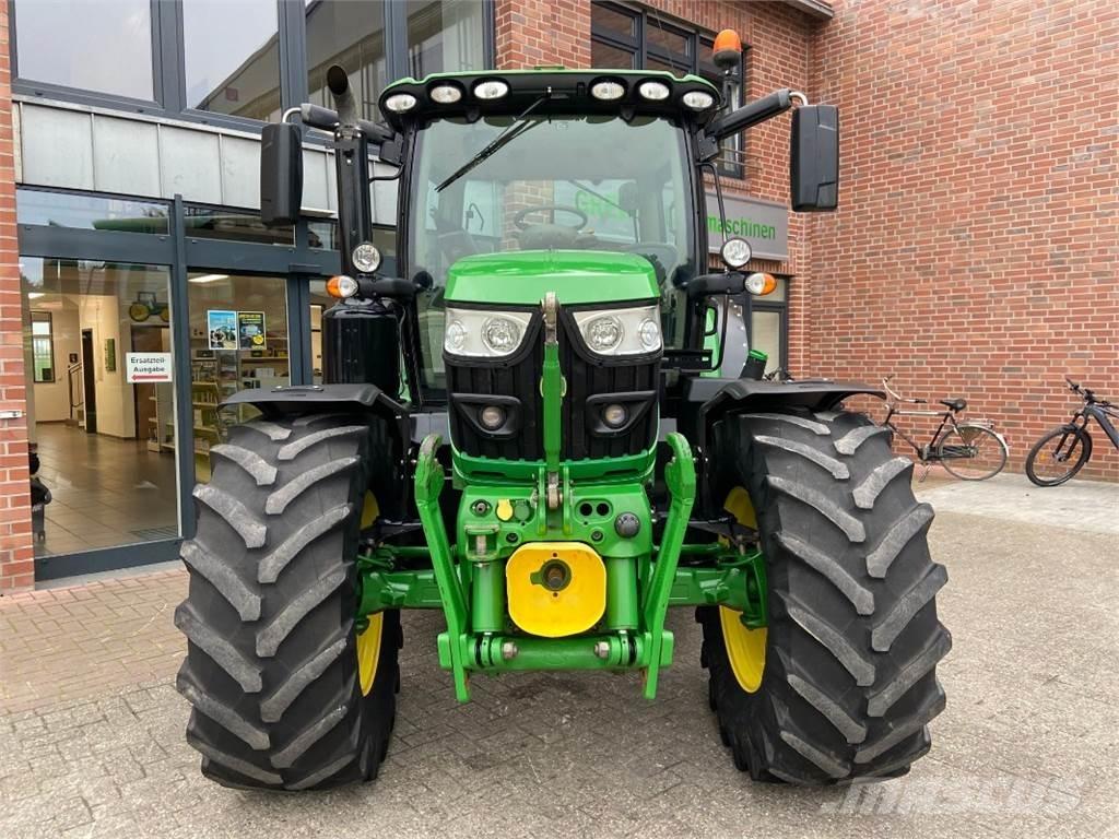 John Deere 6130R Tractoren