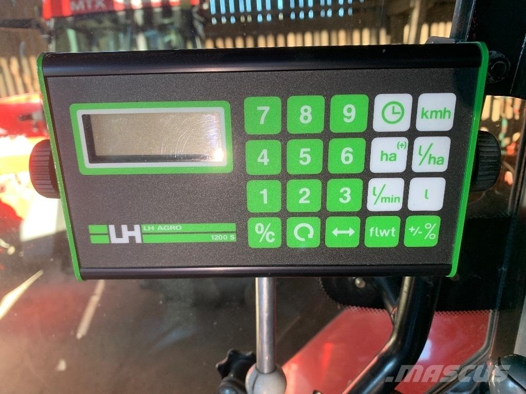 Hardi TZY 2400 Getrokken spuitmachines