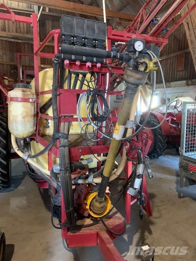 Hardi TZY 2400 Getrokken spuitmachines