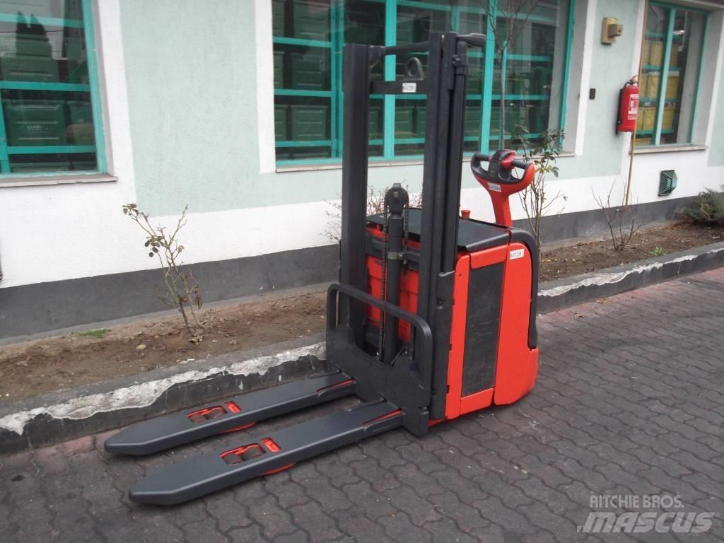 Linde L14 /372/ V-2391 Zelfrijdende stapelaars