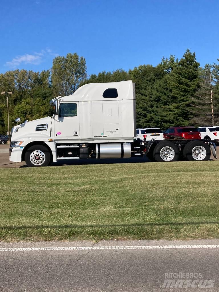 Western Star 5700 XE Trekkers