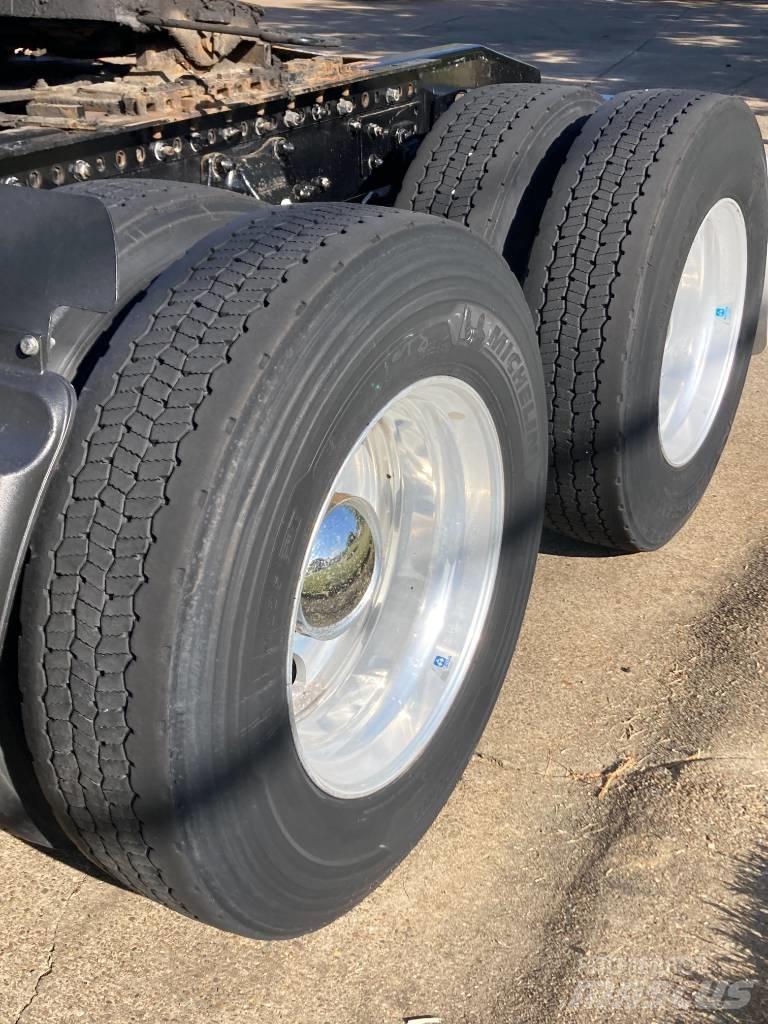 Western Star 5700 XE Trekkers