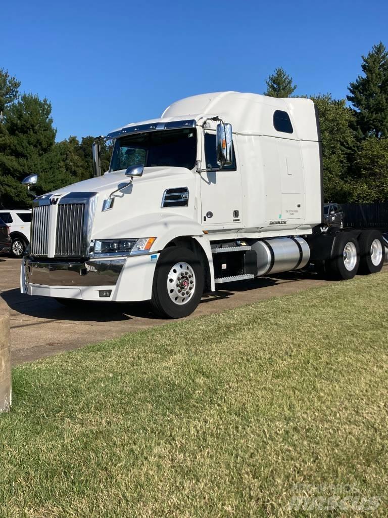 Western Star 5700 XE Trekkers