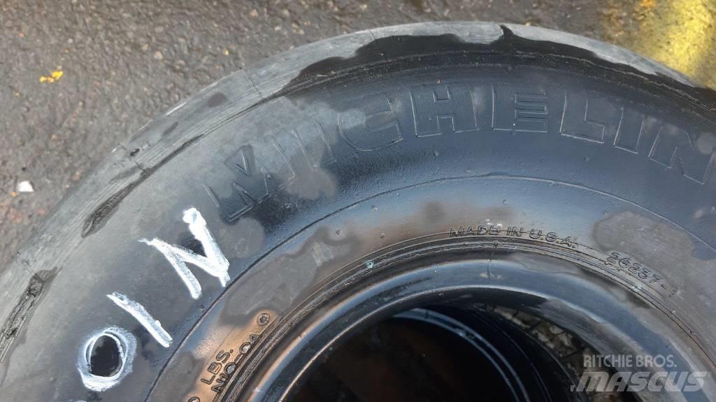 Michelin H 31X130-12 Banden, wielen en velgen