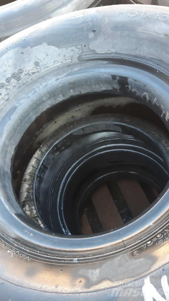 Michelin H 31X130-12 Banden, wielen en velgen