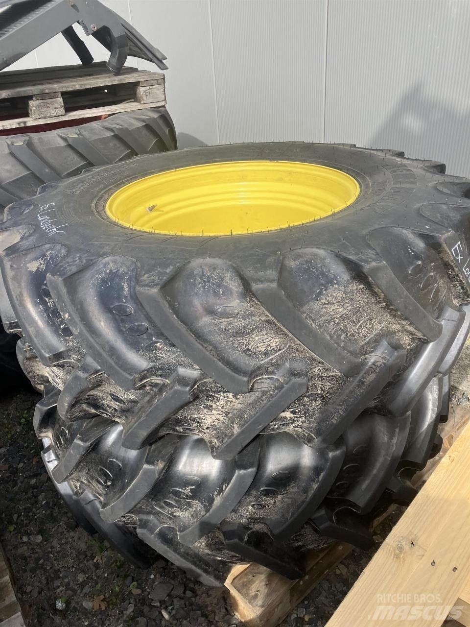BKT 460/85R30 Banden, wielen en velgen