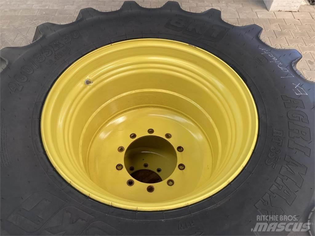 BKT 460/85R30 Banden, wielen en velgen