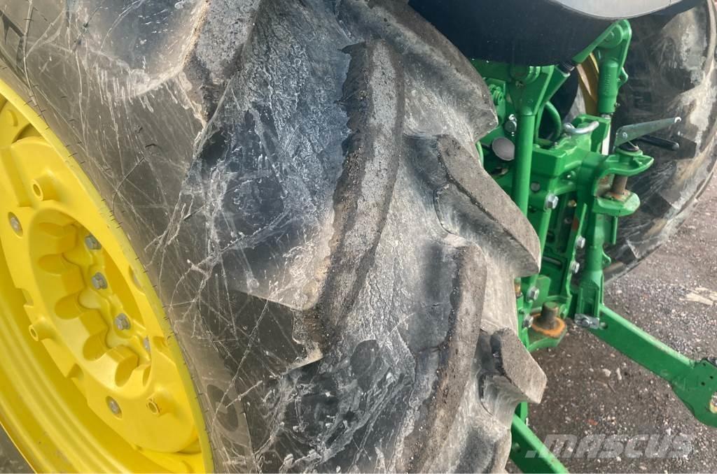 John Deere 6120M Tractoren