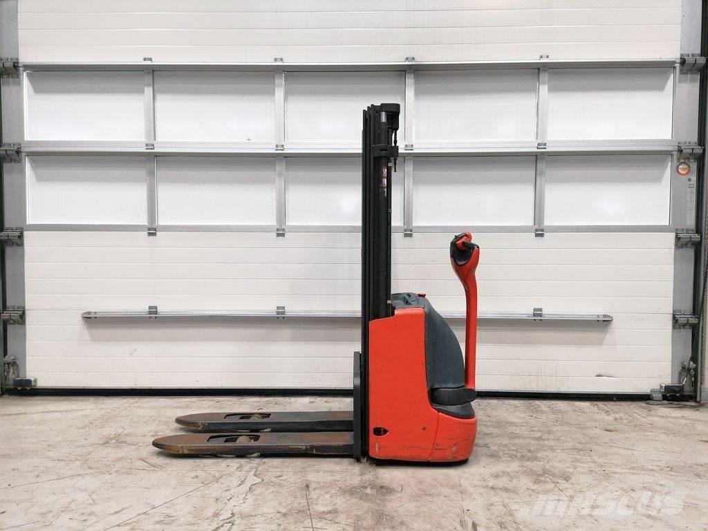 Linde L10 Meeloop stapelaar