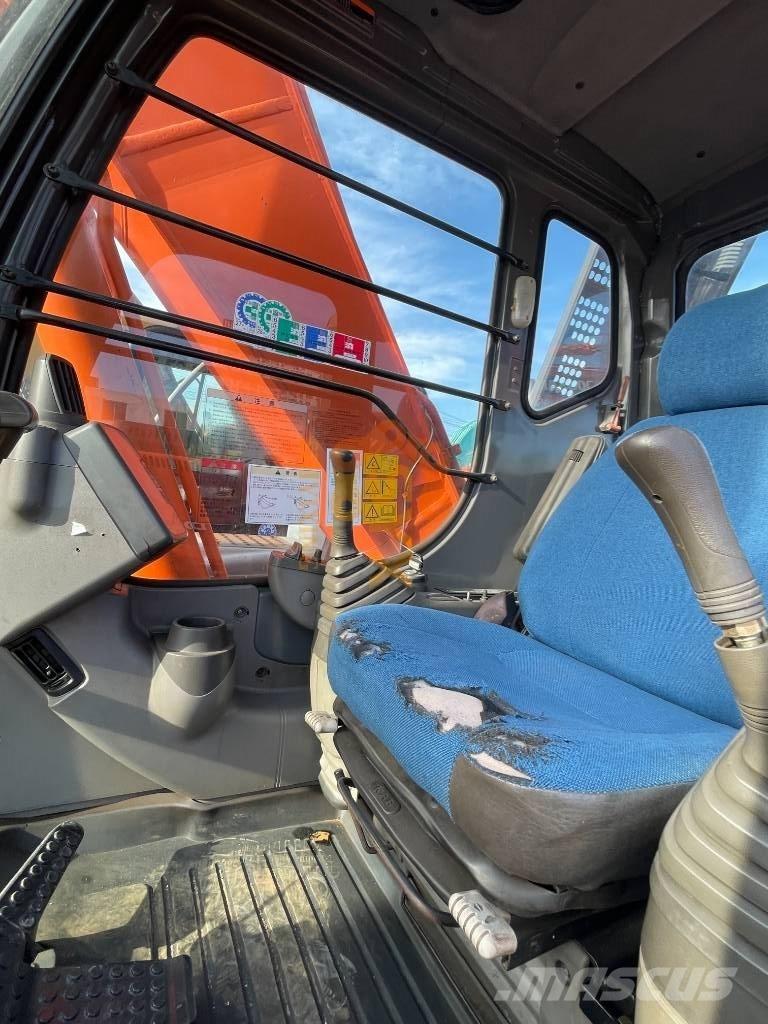 Hitachi ZX 240 Rupsgraafmachines