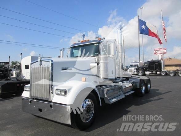 Kenworth W900L Trekkers