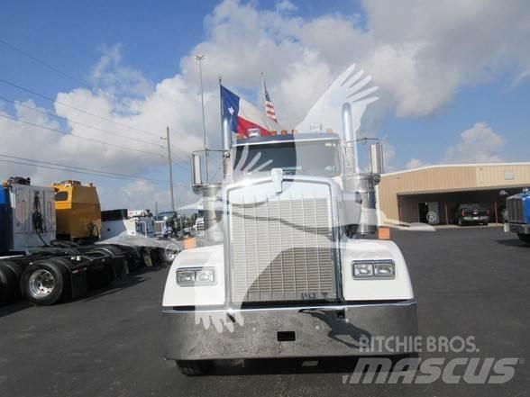 Kenworth W900L Trekkers