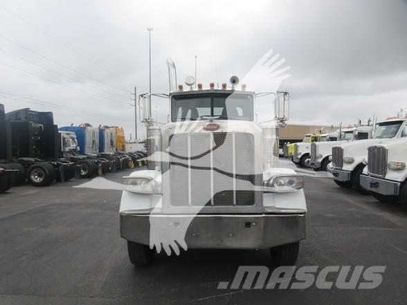 Peterbilt 389 Trekkers