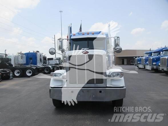 Peterbilt 389 Trekkers