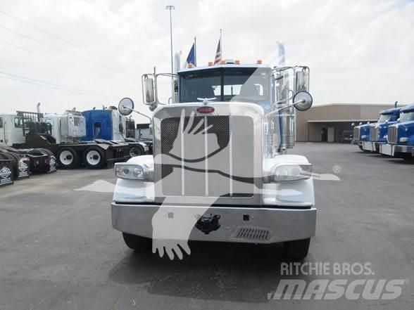 Peterbilt 389 Trekkers