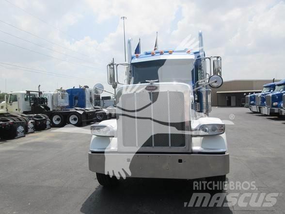 Peterbilt 389 Trekkers