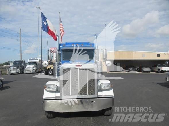 Peterbilt 389 Trekkers