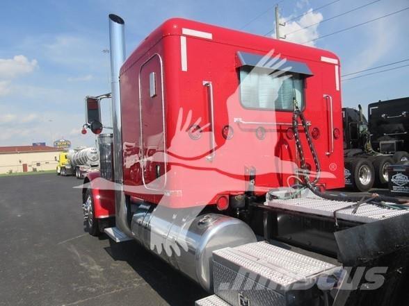 Peterbilt 389 Trekkers